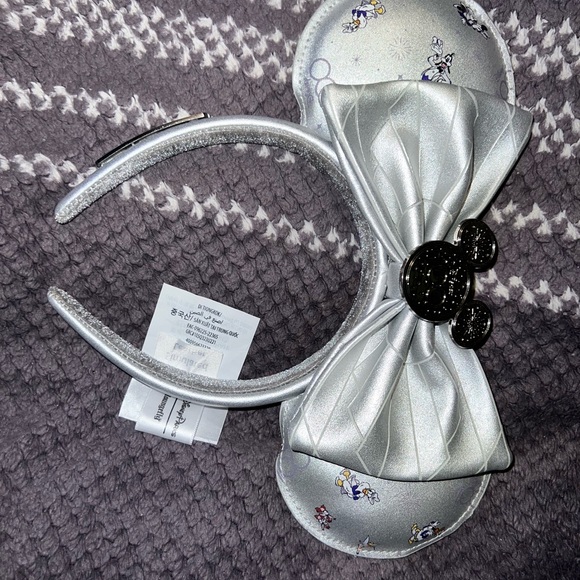 Disney Silver Headband with Iconic Characters main image 8